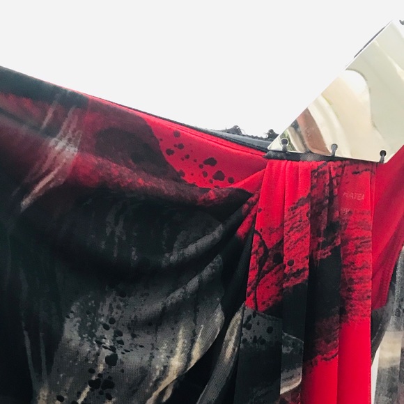 Le Chateau one shoulder dress - Picture 4 of 5